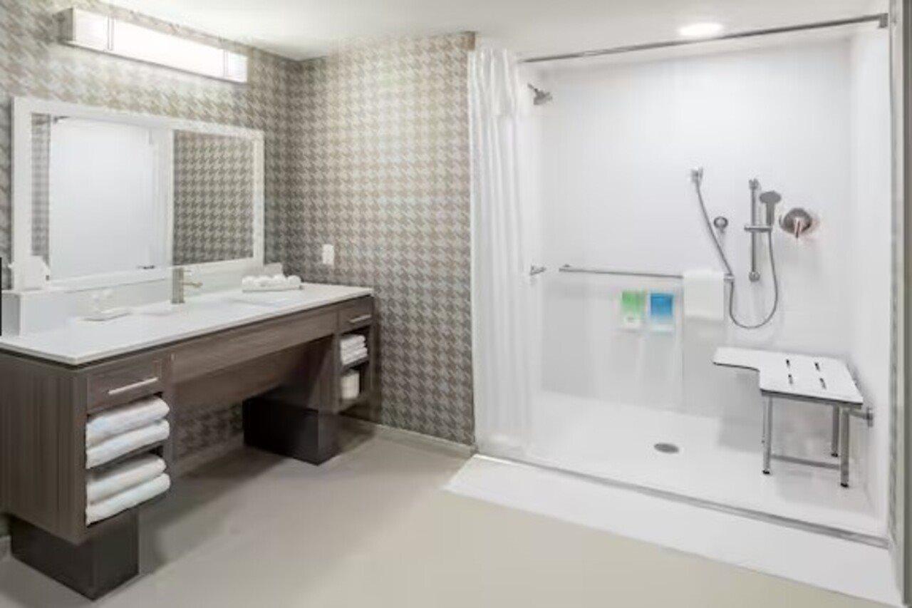 Home2 By Hilton Airport Hotel 3*