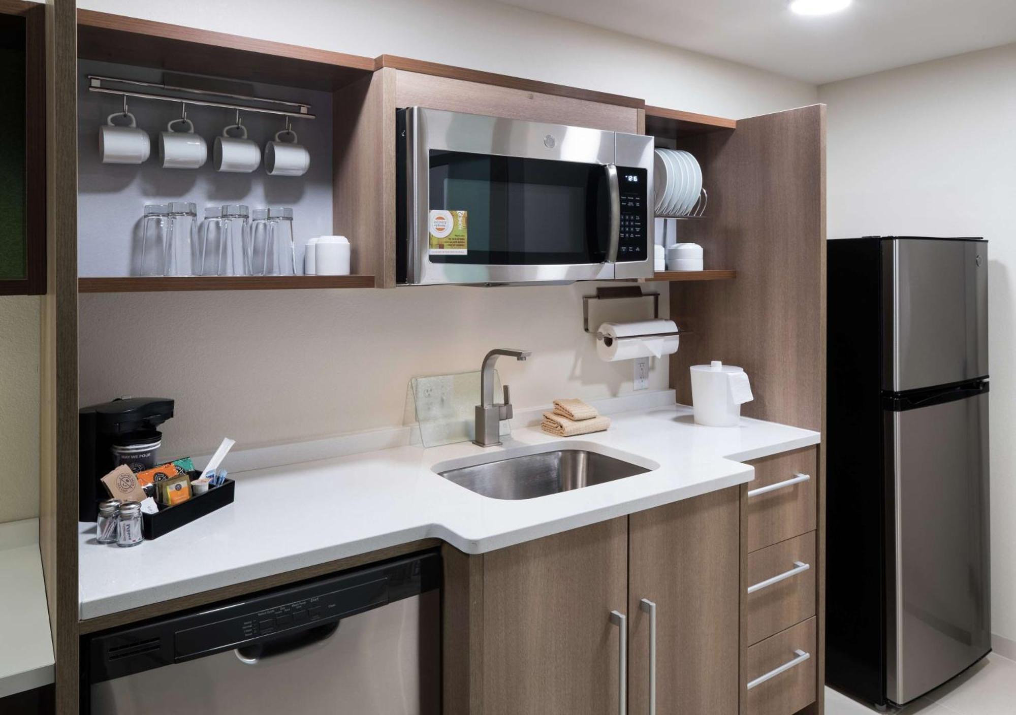 Home2 By Hilton Airport 3*