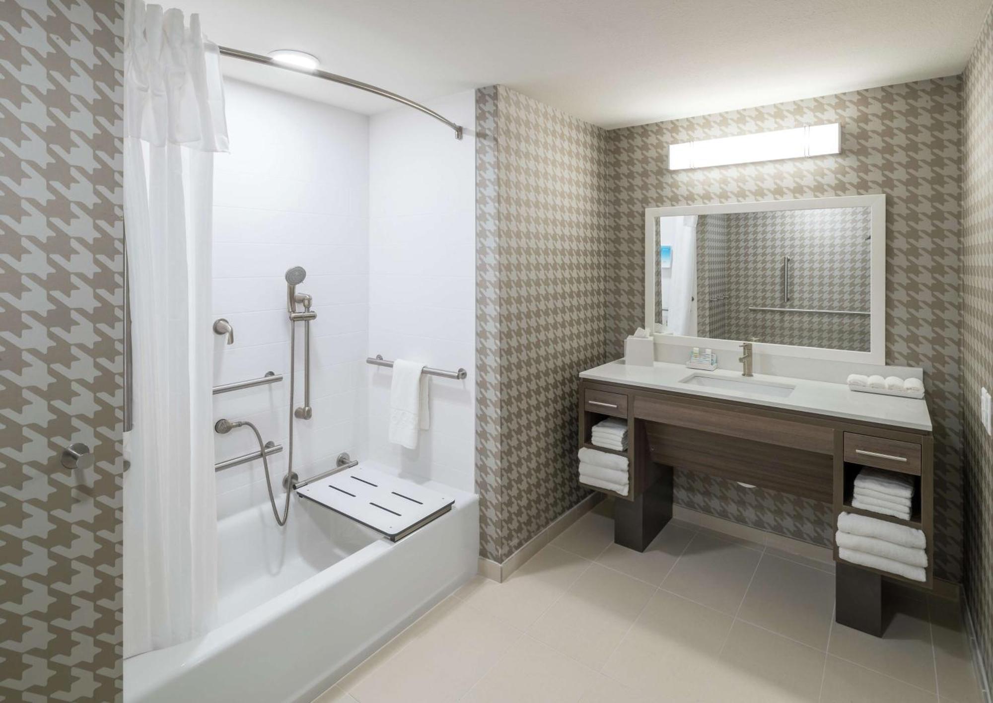 Home2 By Hilton Airport Hotel 3*